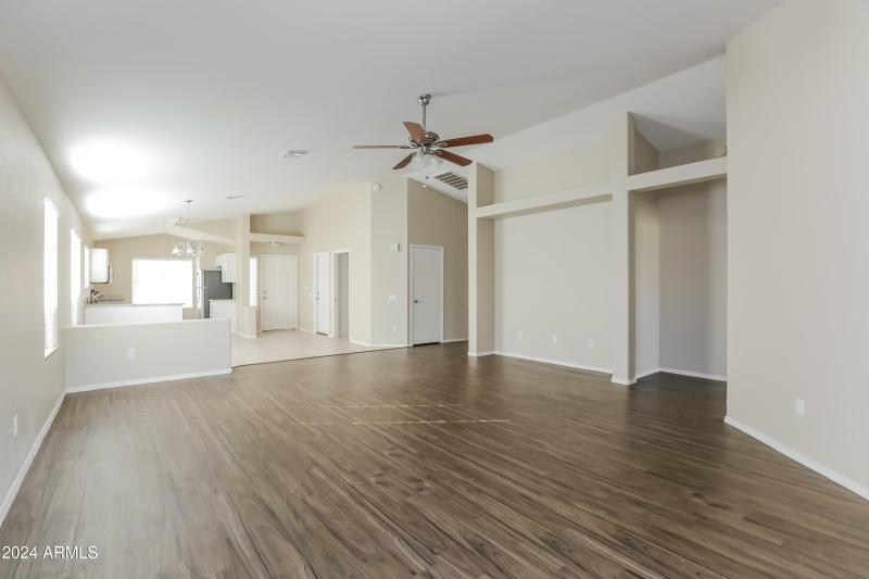 004-photo-living-room-7689771