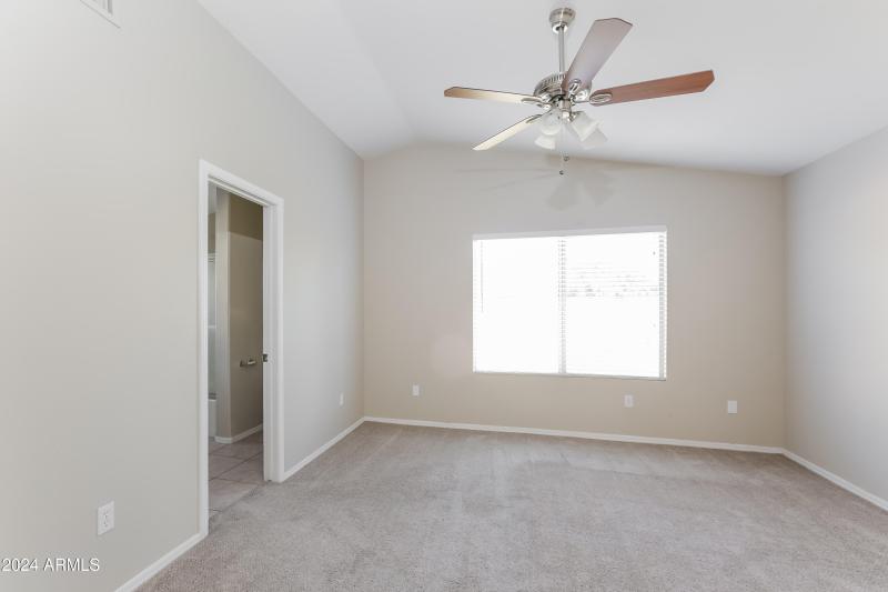 009-photo-master-bedroom-7689759