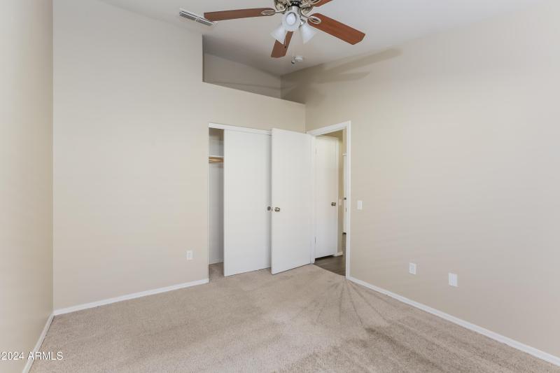 011-photo-bedroom-7689762