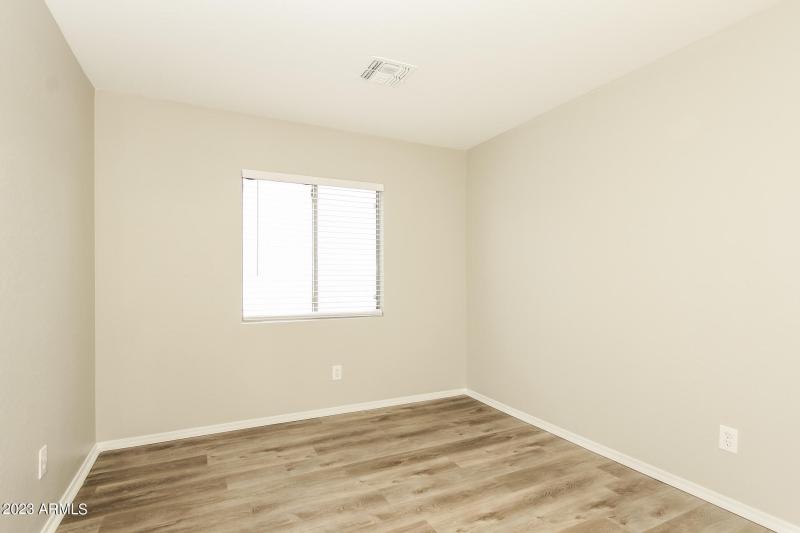 011-photo-bedroom-10154941