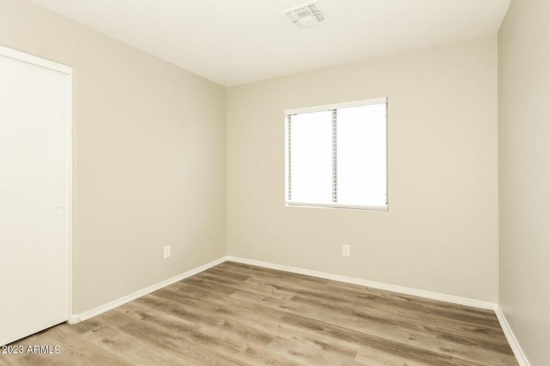 012-photo-bedroom-10154942