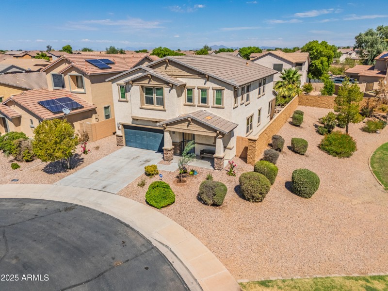 Heated pool,3 car garage,cul de sac