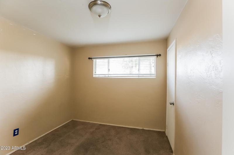 007-photo-bedroom-10941701