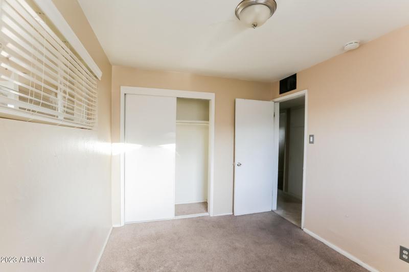 010-photo-bedroom-10941705