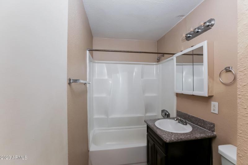 012-photo-bathroom-10941706