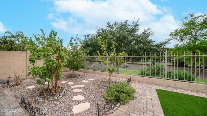 5131 W El Cortez Trl Exterior Photos-6