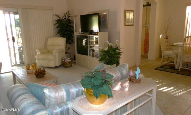 Lilving room Yes ish 1