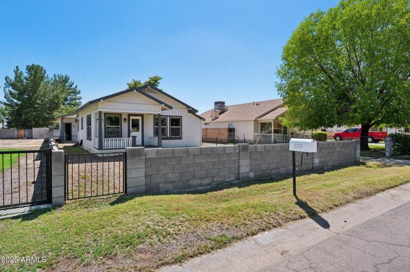 3-web-or-mls-2221-w-hayward-ave