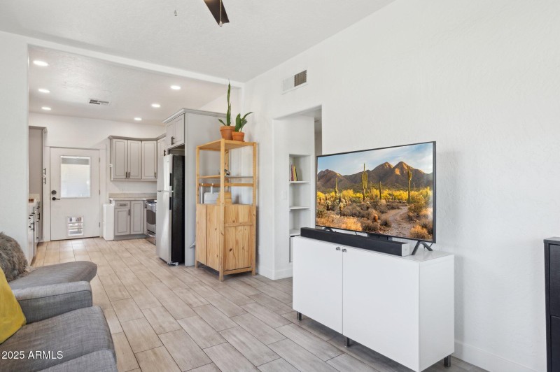 5-web-or-mls-2221-w-hayward-ave