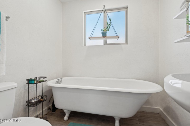 12-web-or-mls-2221-w-hayward-ave