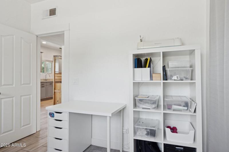 17-web-or-mls-2221-w-hayward-ave