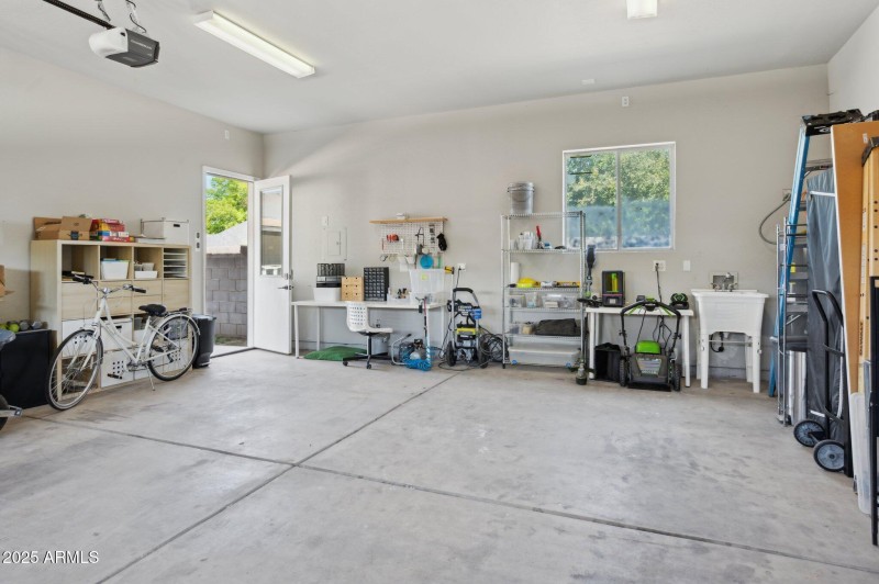 21-web-or-mls-2221-w-hayward-ave