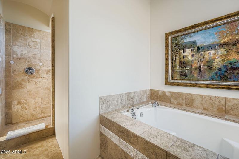 Guest Suite 2 Bathroom