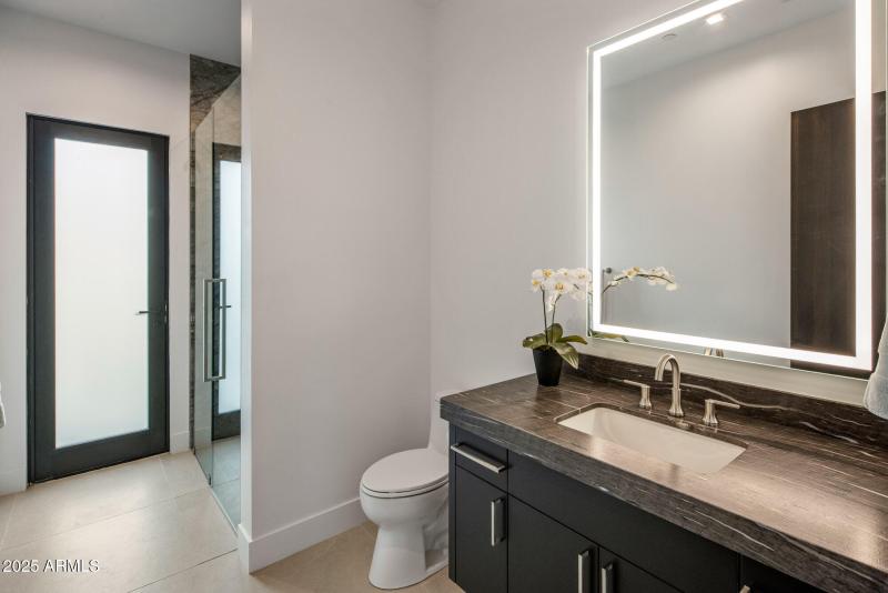 Guest house, pool bath