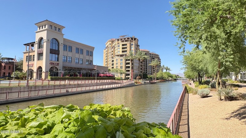 SCOTTSDALE'S WATERFRONT