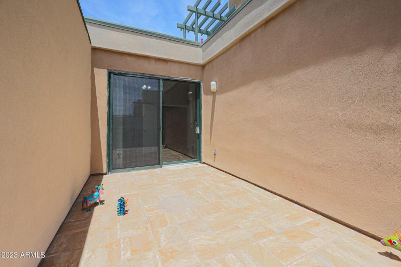 Upstairs private patio