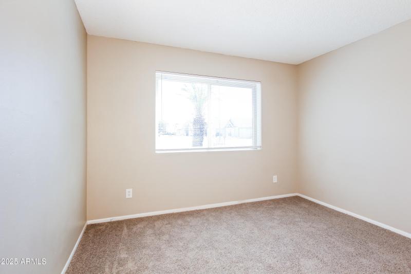 012-photo-bedroom-14730078