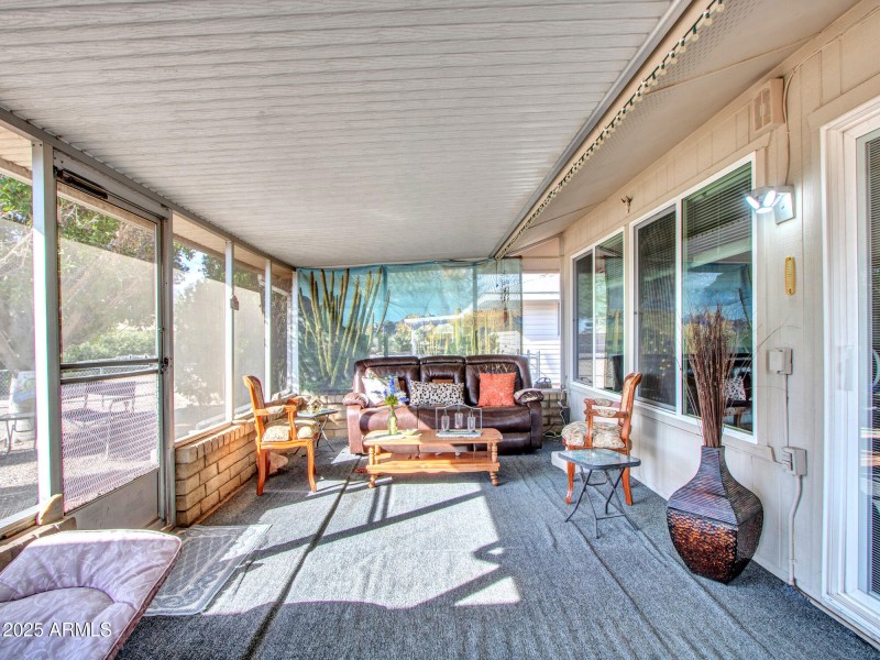 14-Screened patio (3)