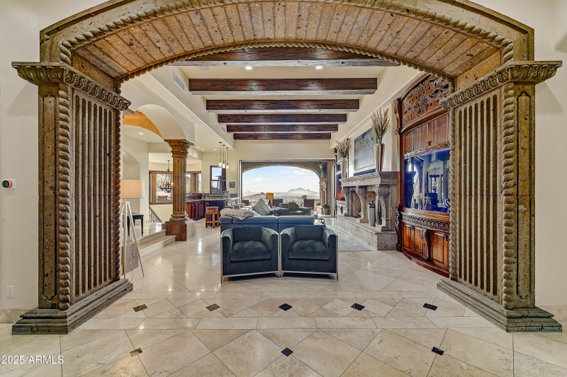 Dramatic Columns & Open Flow