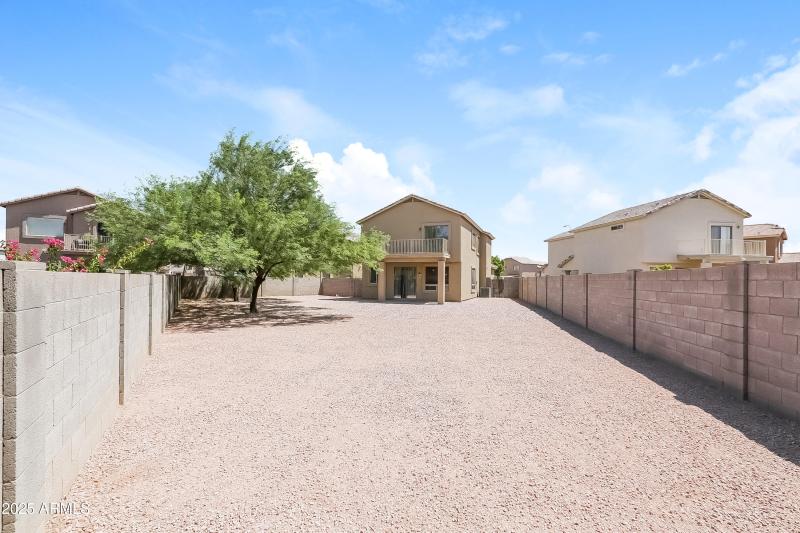 015-photo-rear-view-9413104