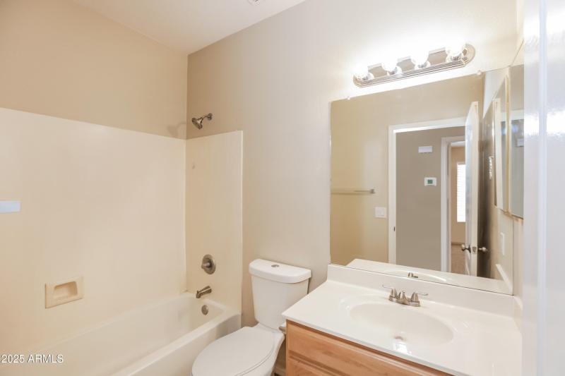 028-photo-bathroom-12964019