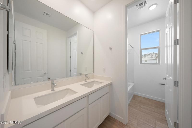 PHX_Landmarke_Lot 1189_Mahogany_315_Bath