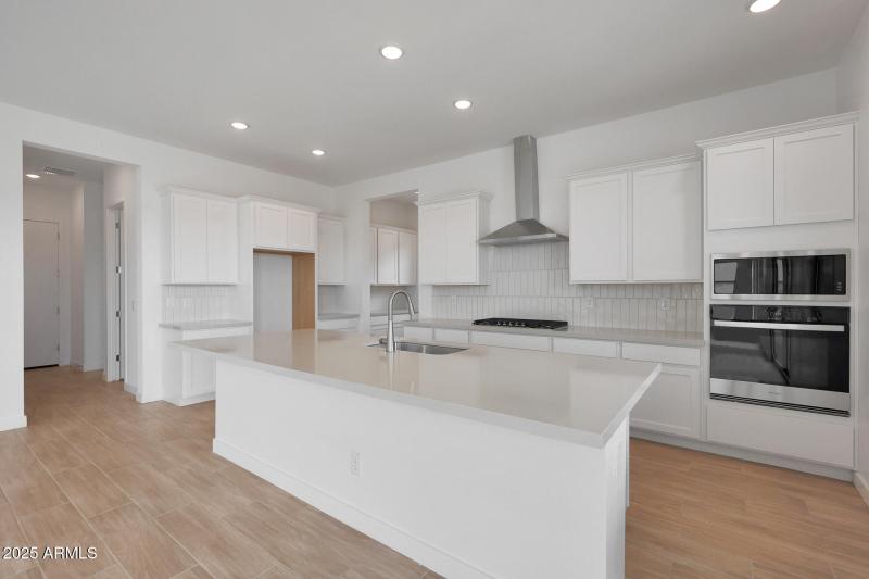 PHX_Landmarke_Lot 1189_Mahogany_315_Kitc