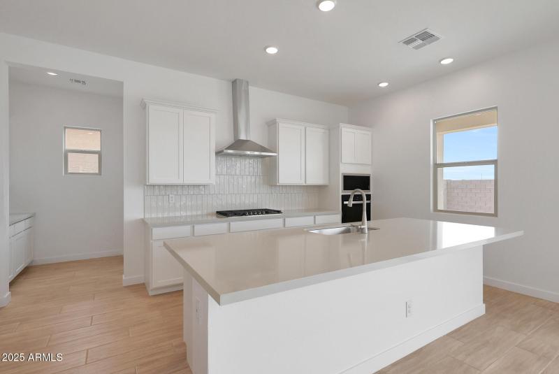 PHX_Landmarke_Lot 1189_Mahogany_315_Kitc