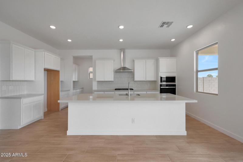 PHX_Landmarke_Lot 1189_Mahogany_315_Kitc