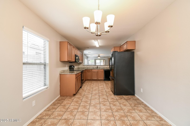 007-photo-dining-room-14731417