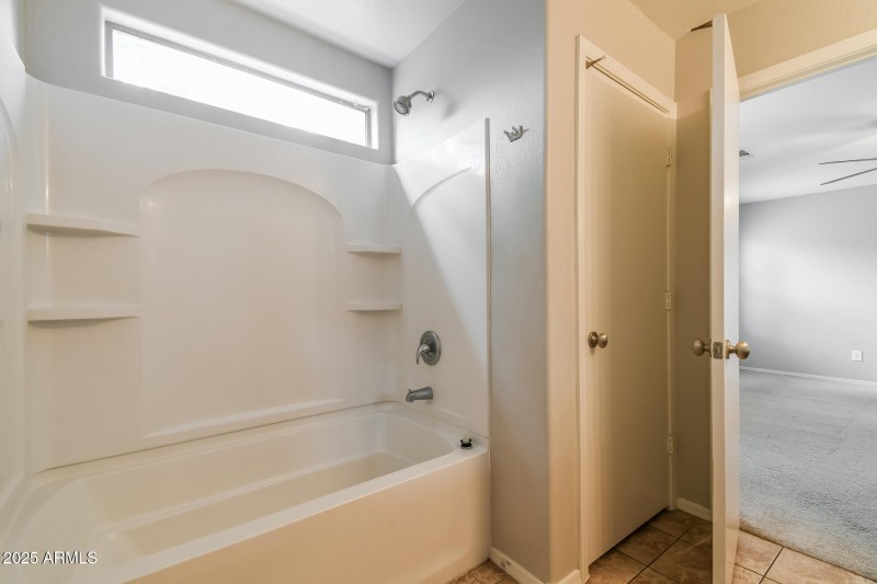 012-photo-main-bathroom-14731405