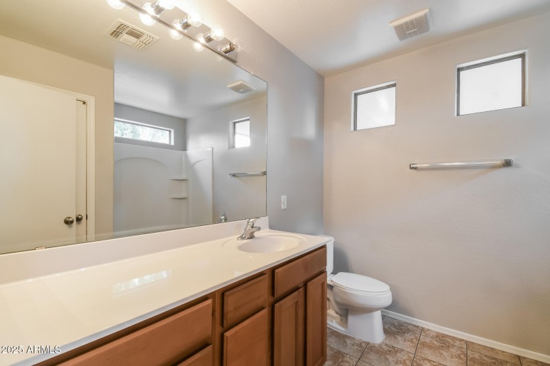 013-photo-main-bathroom-14731404