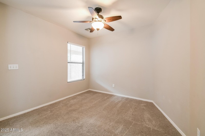 017-photo-bedroom-14732134