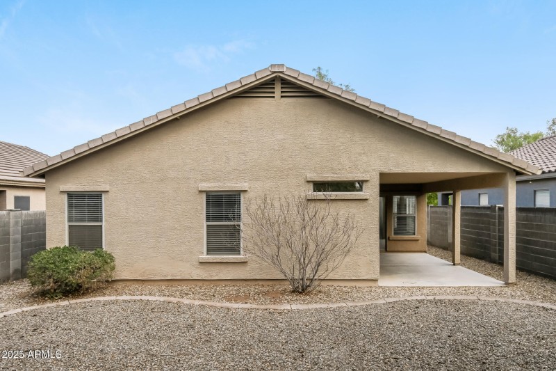 020-photo-rear-view-14732151