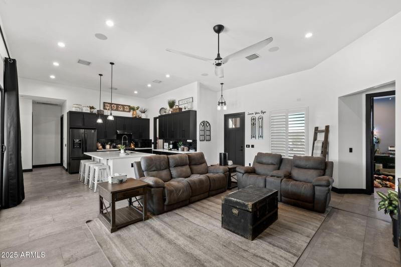 04__18717 E Chestnut Dr