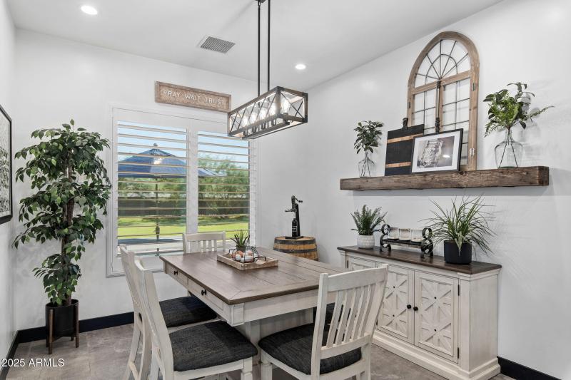 09__18717 E Chestnut Dr