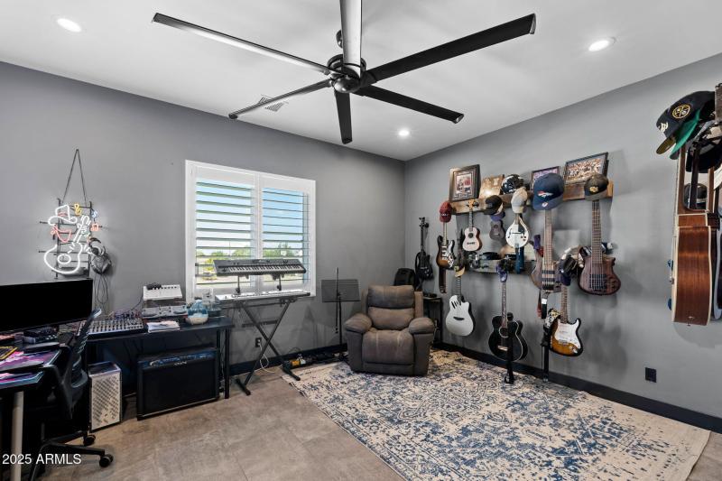 15__18717 E Chestnut Dr