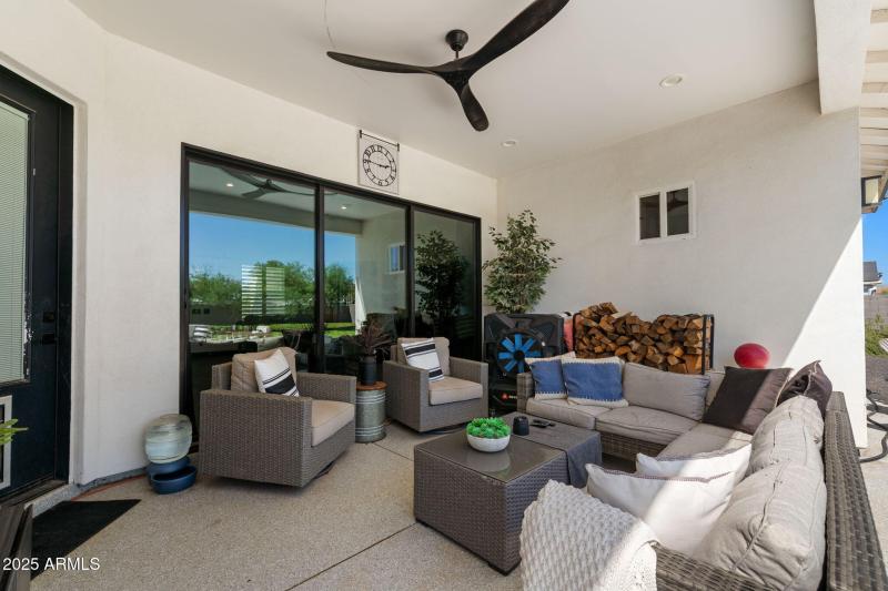 25__18717 E Chestnut Dr