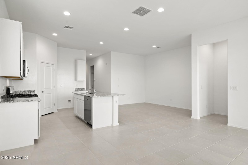 12-web-or-mls-15649-w-smoketree-dr-lot-1