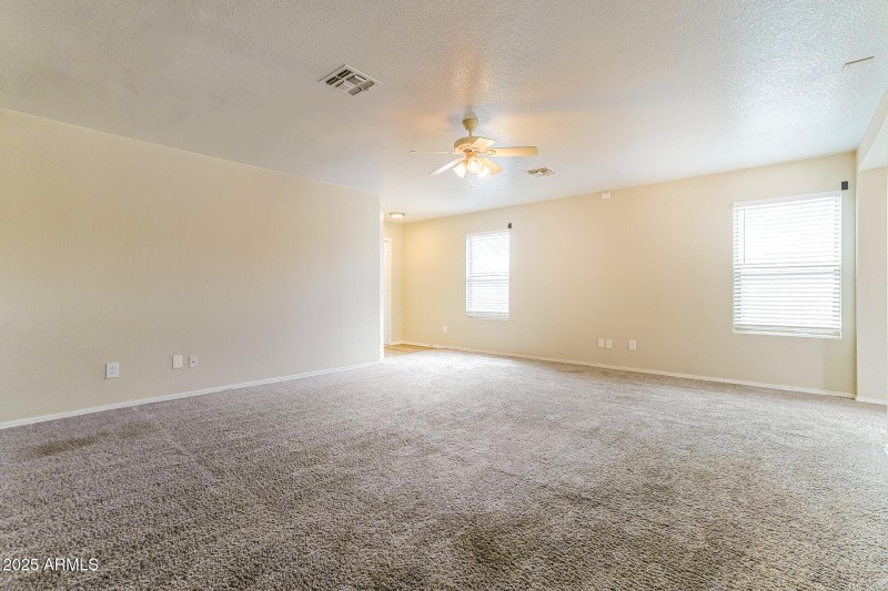 002-photo-living-room-14762659