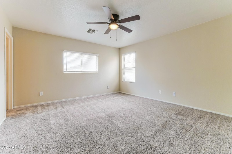 008-photo-main-bedroom-14762655