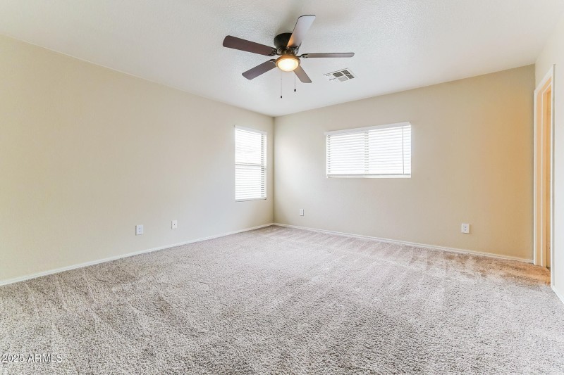 012-photo-bedroom-14762656