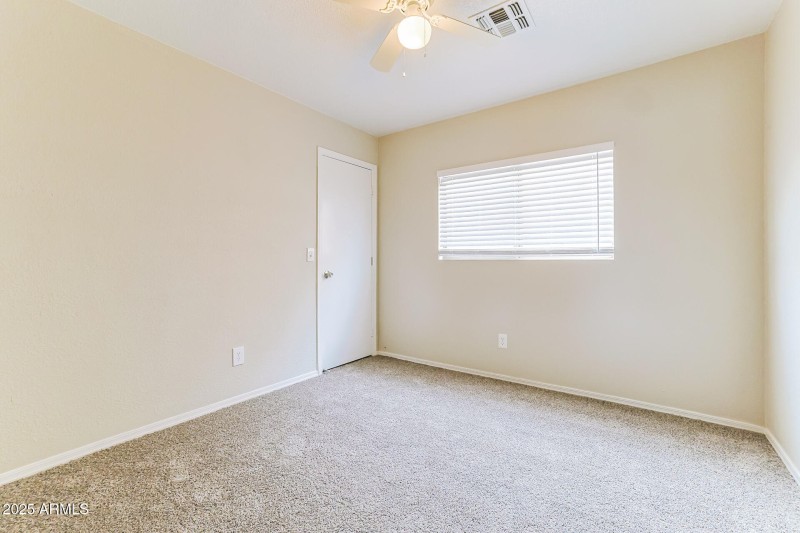 014-photo-bedroom-14762667