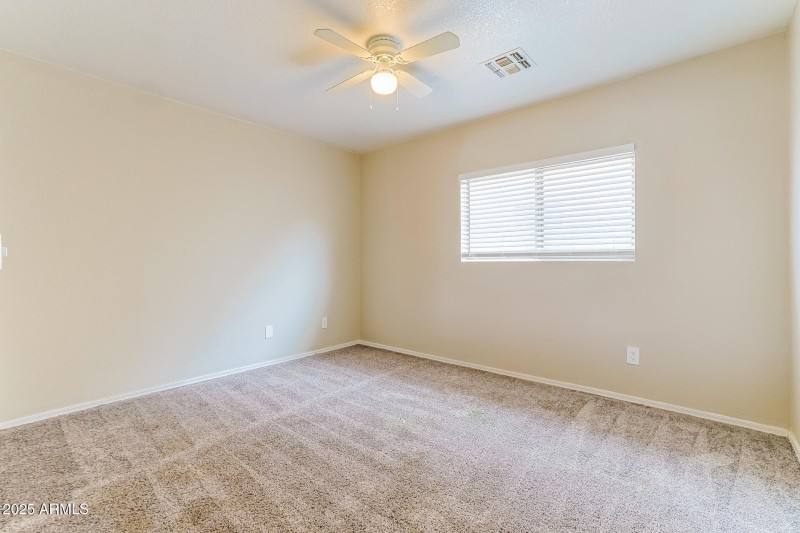 017-photo-bedroom-14762671