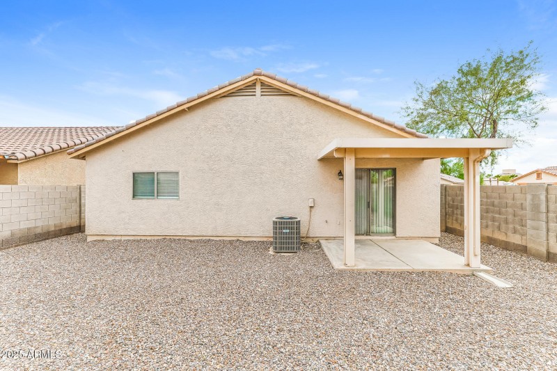 020-photo-rear-view-14762664