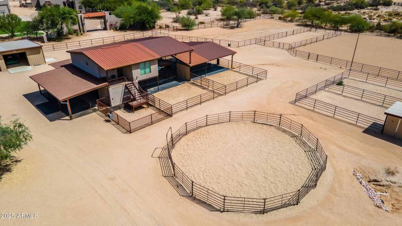 Barn with round pen