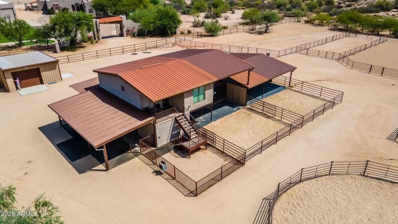 Main Barn with Full Apartment above