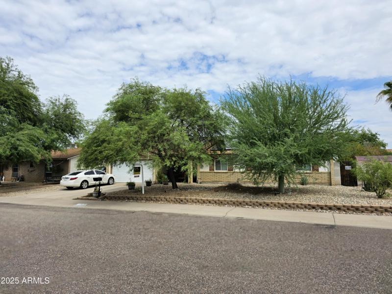 2142 West Kerry Lane