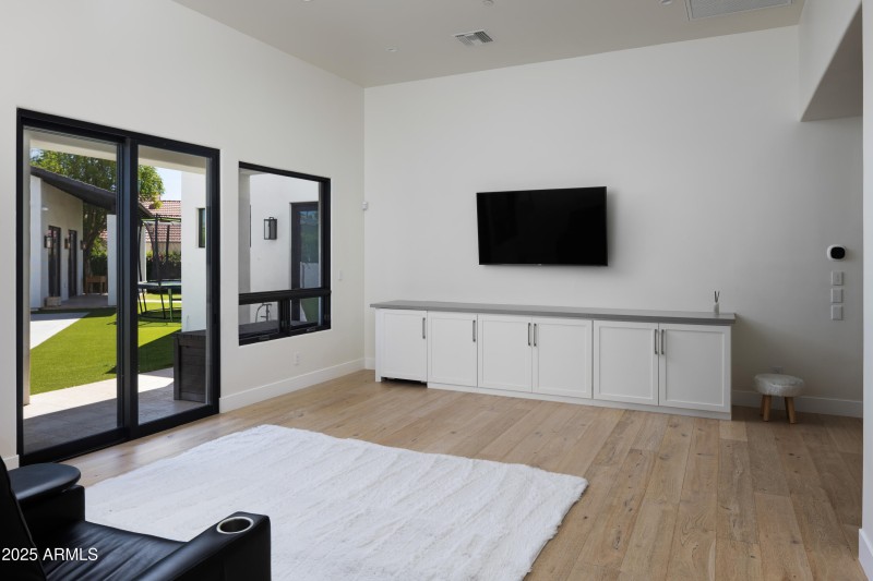 FLEX SPACE/TEEN ROOM