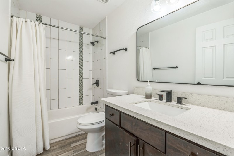 44053728_26_2217_E_Sheridan_St_Phoenix_A